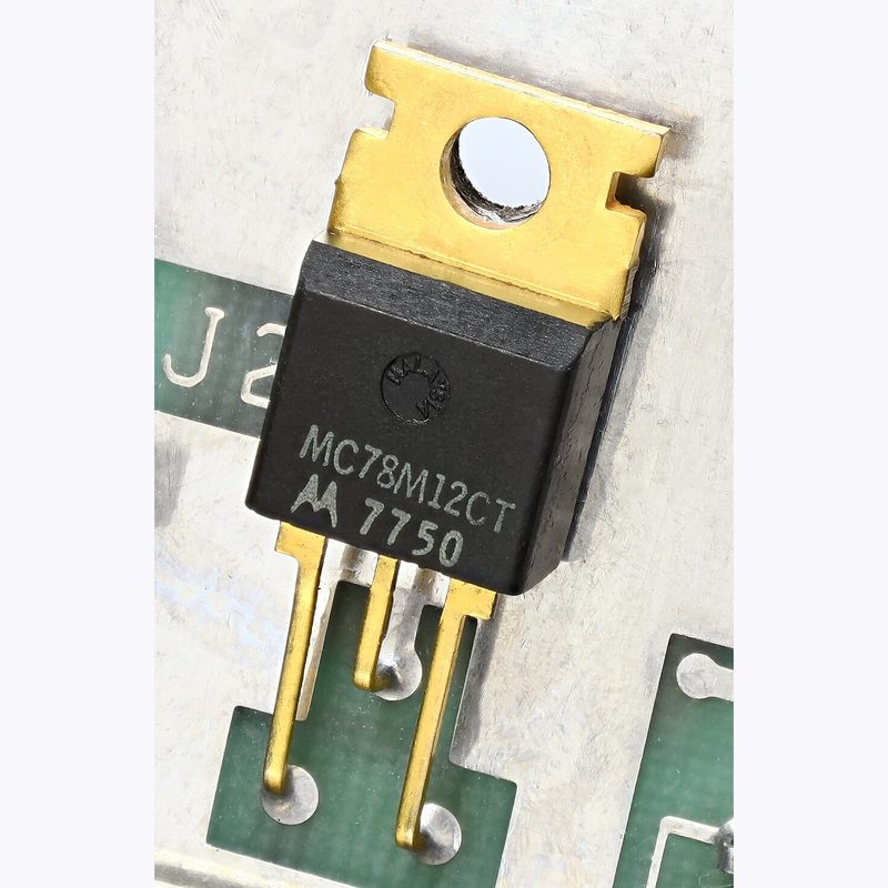 LM7812 12V Linear Voltage Regulator (TO-220)